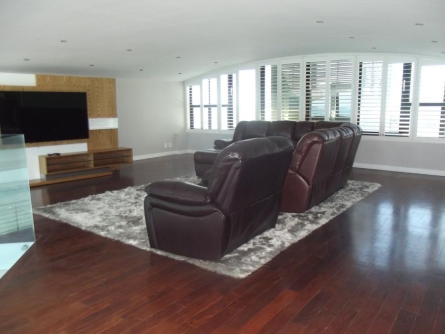 3 Bedroom Property for Sale in Bloubergrant Western Cape